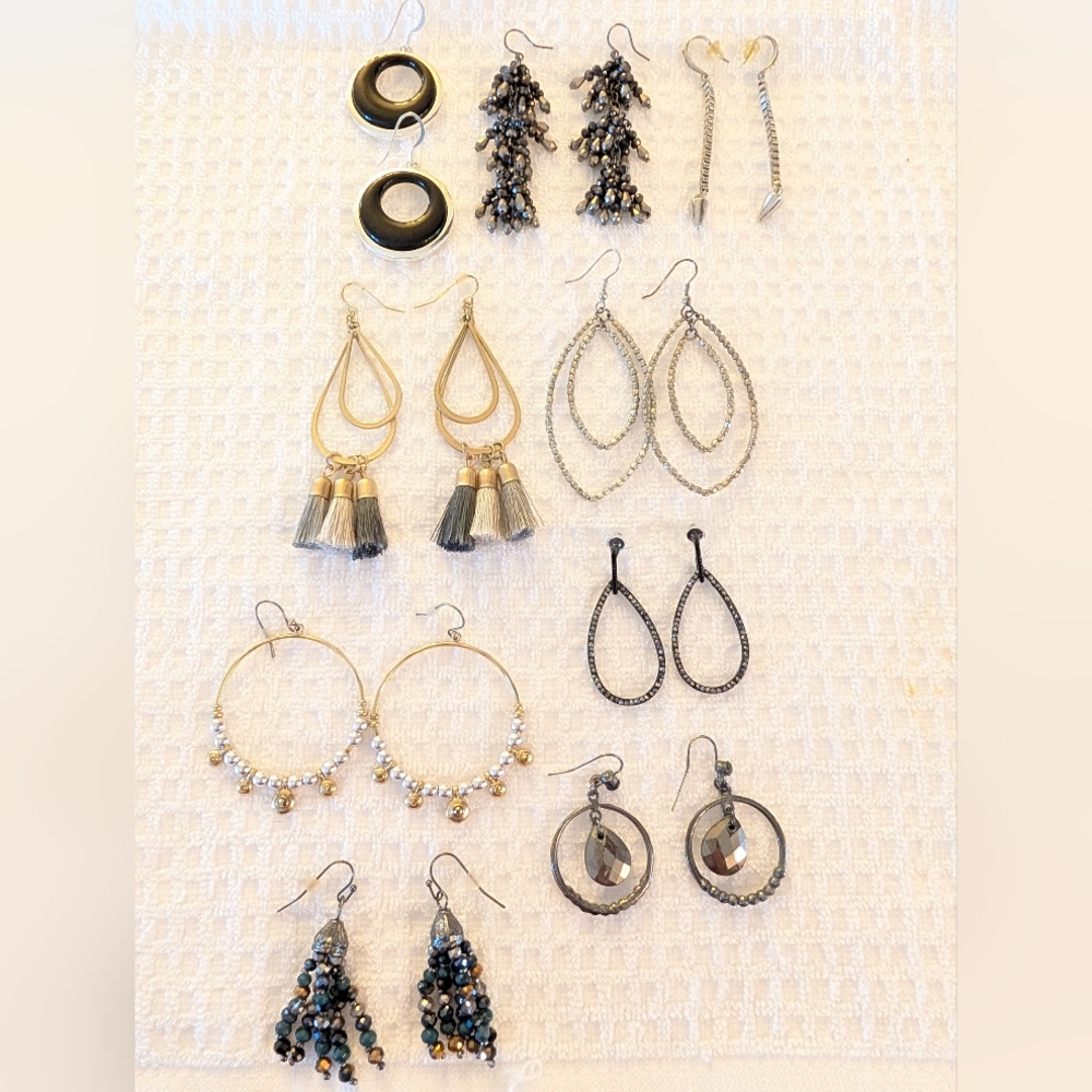 HUGE lot of earrings and necklaces